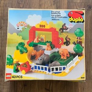 Vintage Classic Duplo Zoo Building Set with additional compatible pieces.